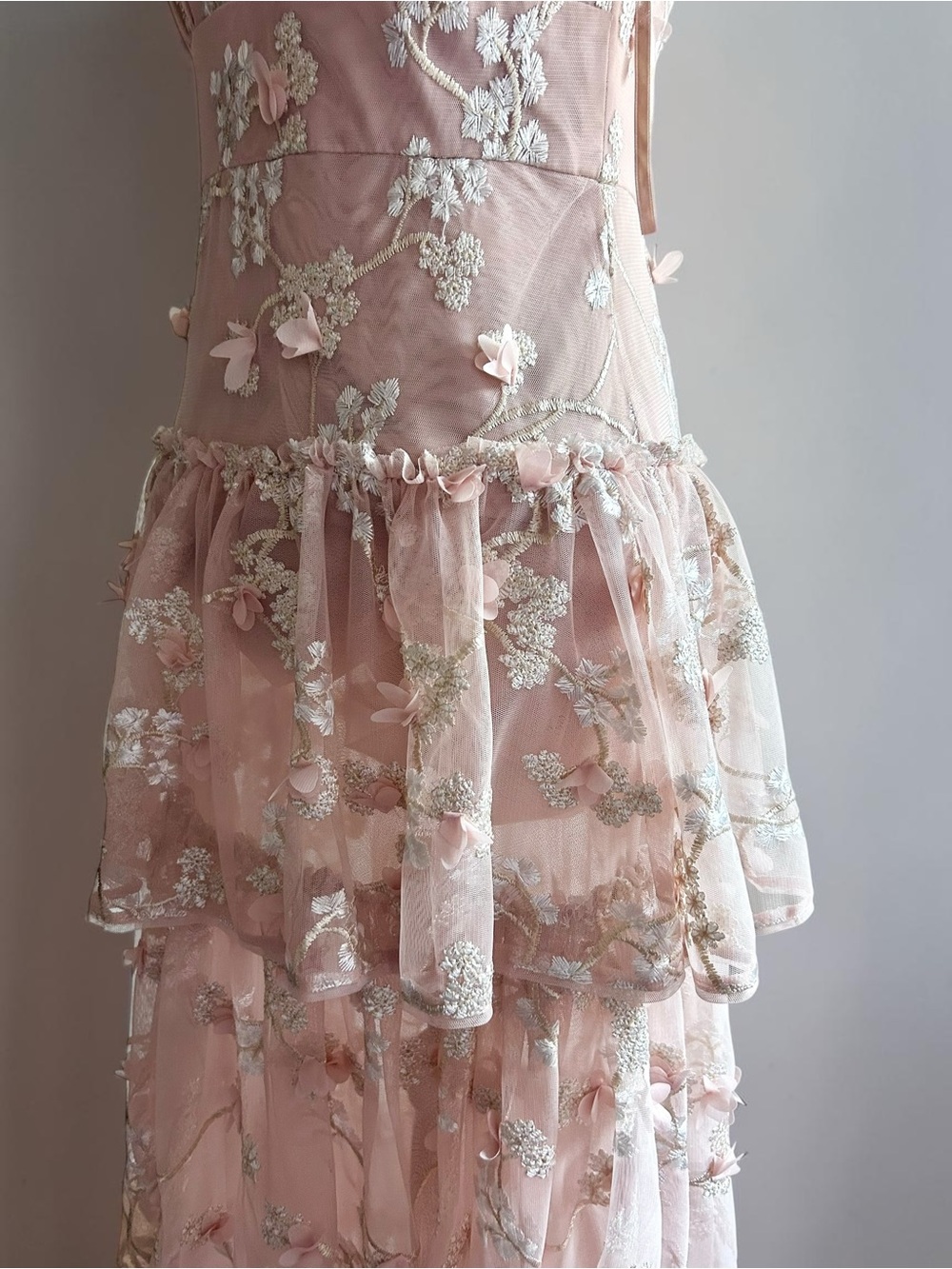BCBGMAXAZRIA Blush 3D Floral Appliqué Tiered Tulle Maxi Dress Formal Gown Sz 8 - Picture 11 of 15